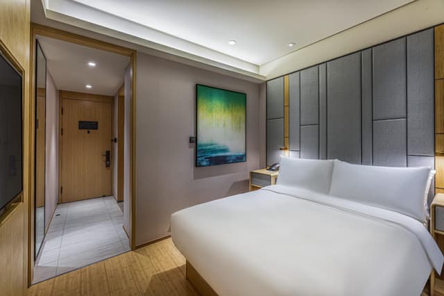 Huazhu - Room With Bed