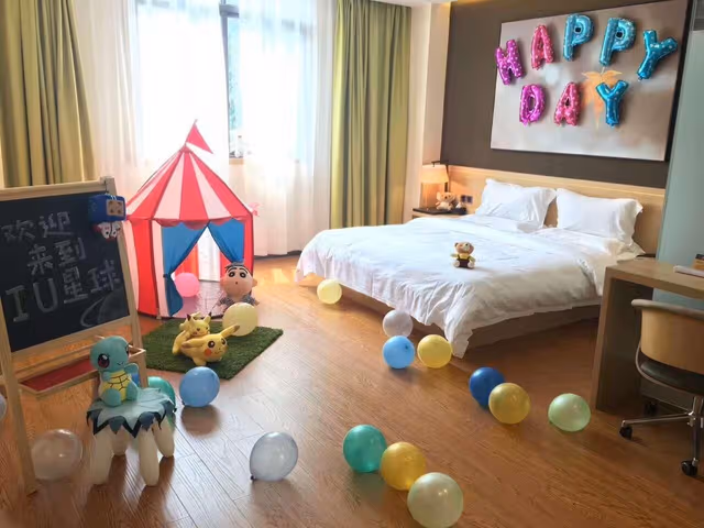 IU U+ Room