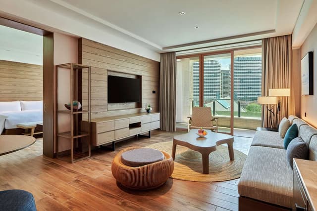 DELUXE SUITE