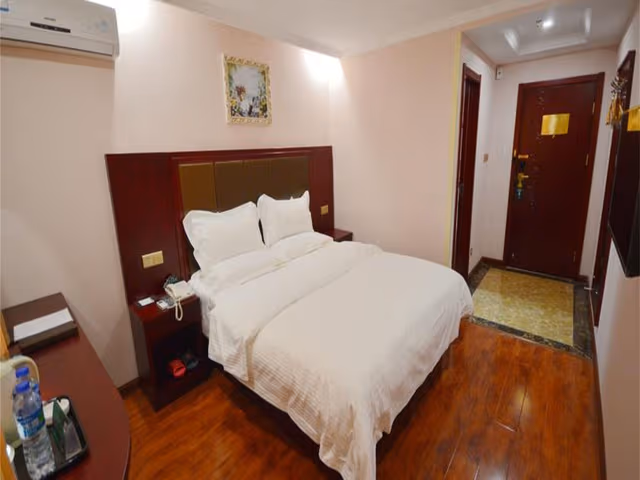 Queen Bed