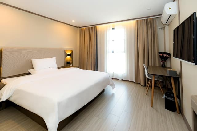 Huazhu - Superior BedRoom