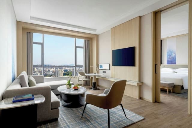 Suite, 1 Bedroom, City View