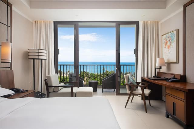 KING DELUXE OCEAN VIEW ROOM