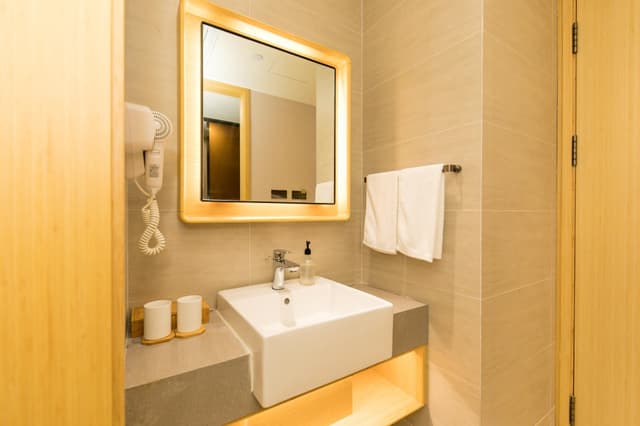Huazhu - Room With Bed