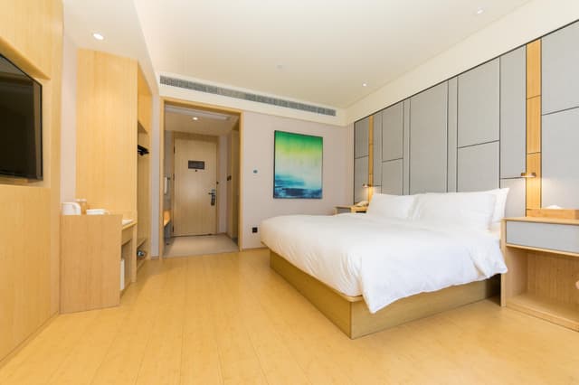 Huazhu - Room With Bed