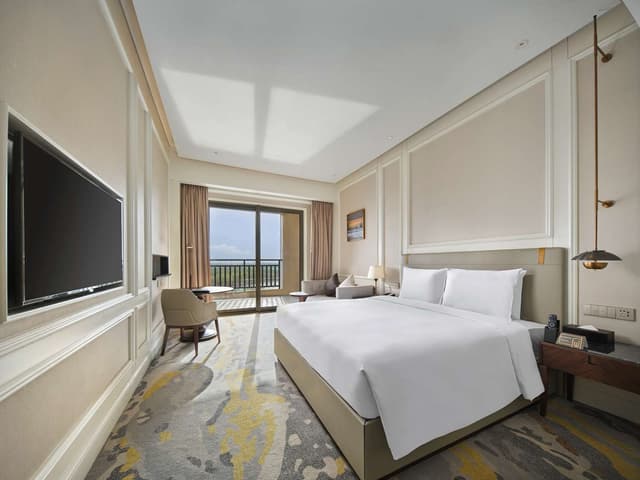 KING DELUXE ROOM WITH BALCONY