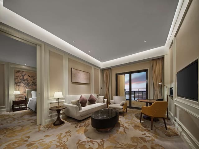 KING DELUXE SUITE WITH BALCONY