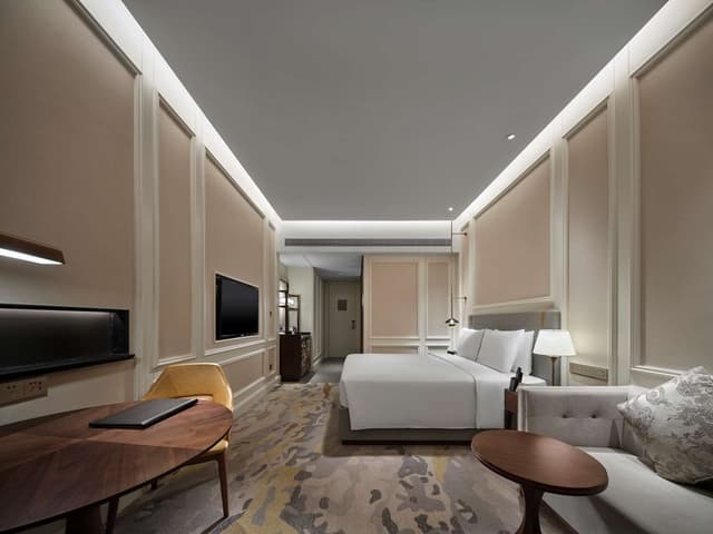 KING DELUXE ROOM WITH BALCONY
