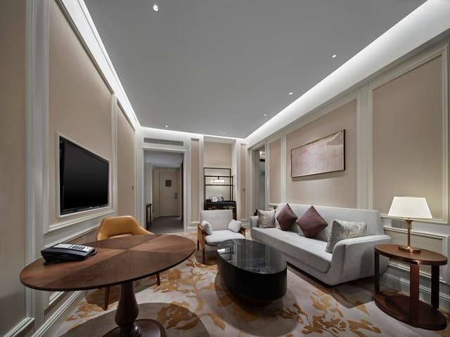 KING DELUXE SUITE WITH BALCONY