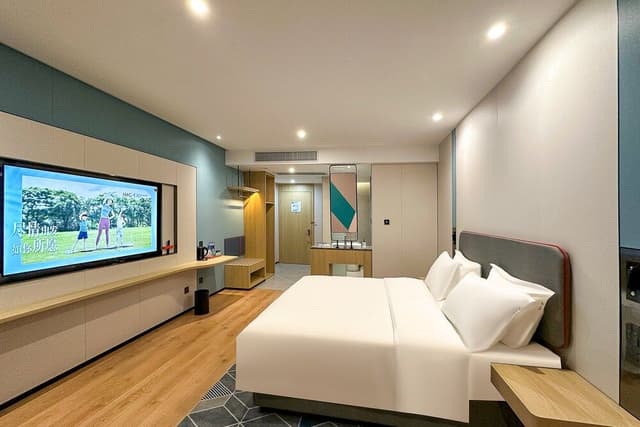 Standard Room, 1 King Bed