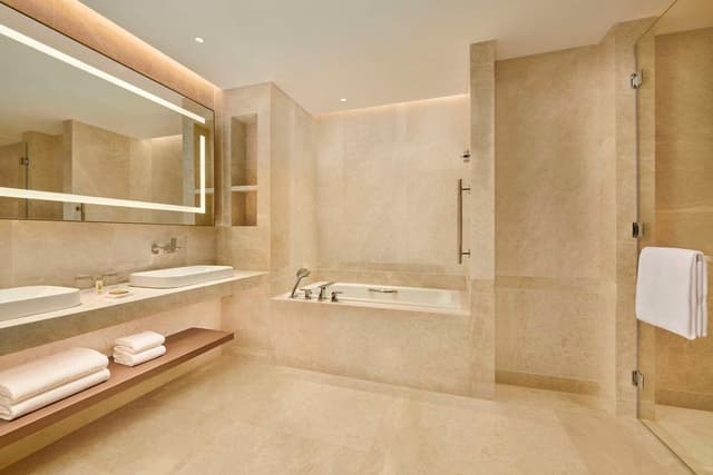 KING DELUXE SUITE