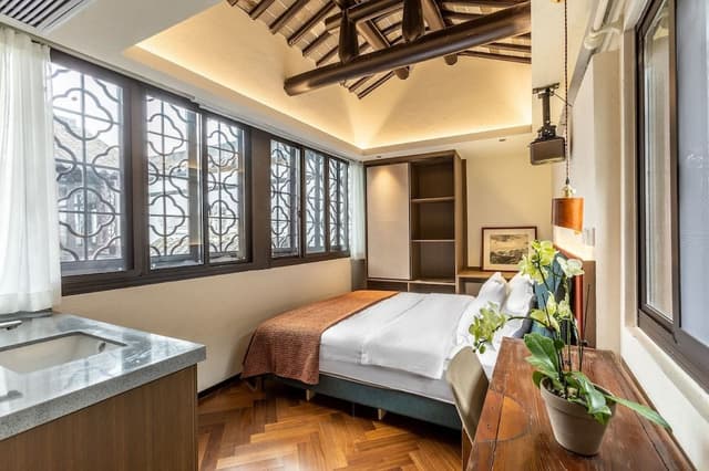 Standard Double Room (Wang Yun)