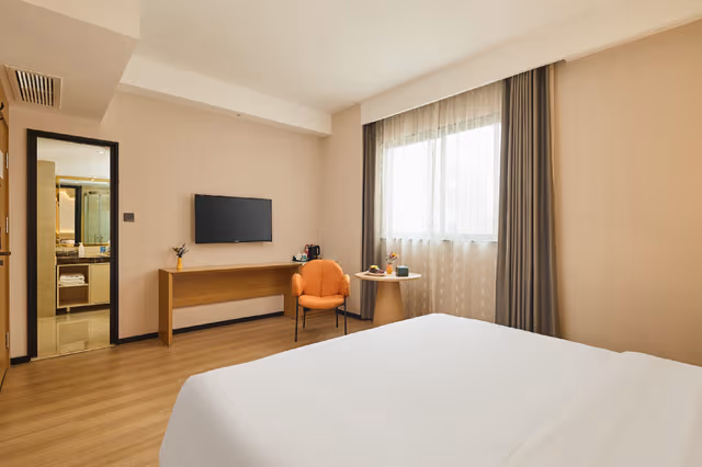 Deluxe Plus Queen Room