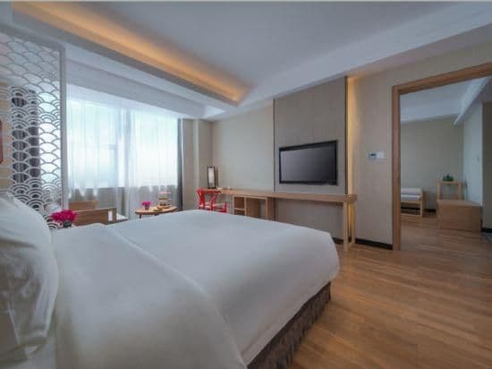 Lehuo Boutique Chess & Cards Suite