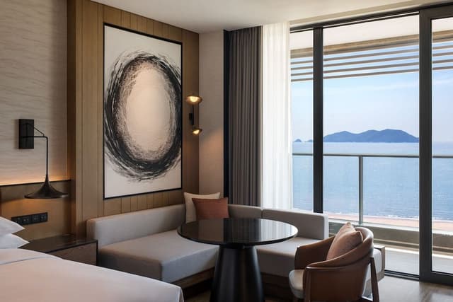 Deluxe Room, 1 King Bed, Balcony, Ocean View