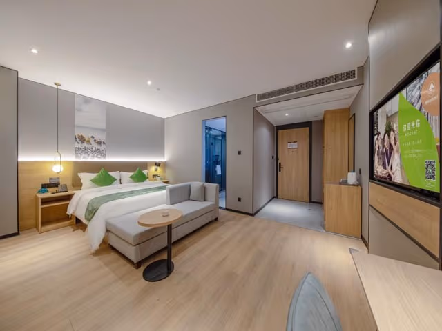 Feature Queen Room