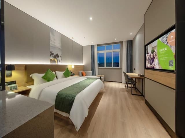 Feature Queen Room