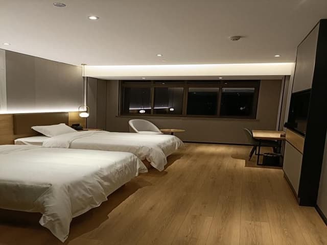 Twin Business Room