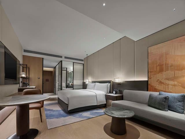 KING EXECUTIVE ROOM