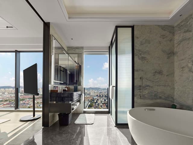 KING PREMIUM SUITE