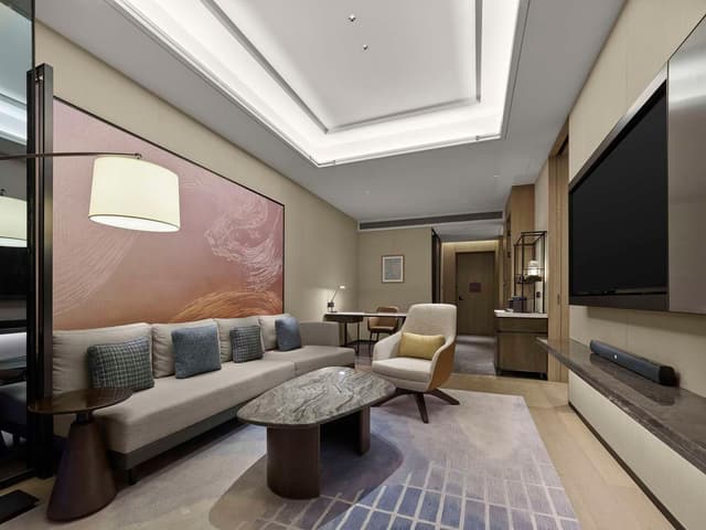 KING DELUXE SUITE