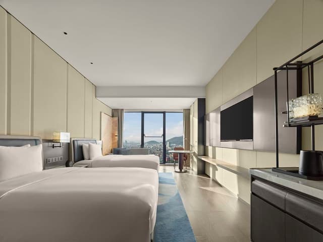 TWIN DELUXE ROOM