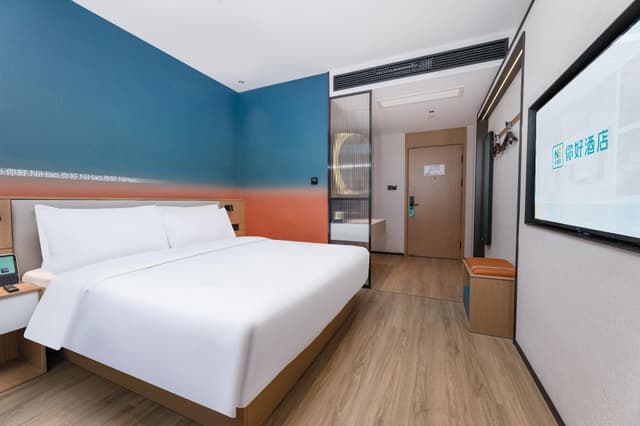 Huazhu - Room With Bed