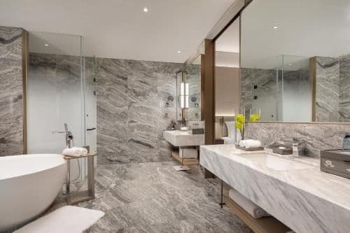 Superior Lake View Suite