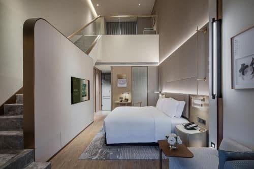 Lake View Loft Room
