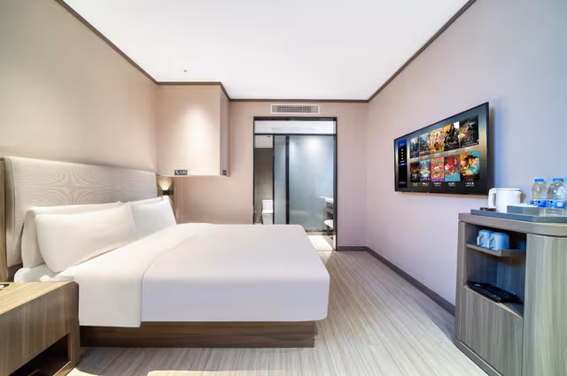 Huazhu - Room With Bed