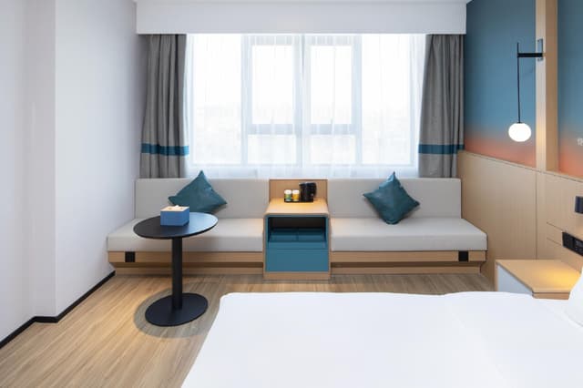 Huazhu - Deluxe Bed Room