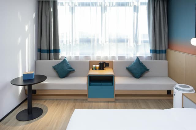 Huazhu - Intelligent 1 Bed Room