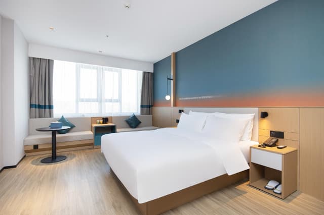 Huazhu - Deluxe Bed Room
