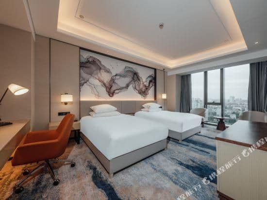 Deluxe City View Twin Room