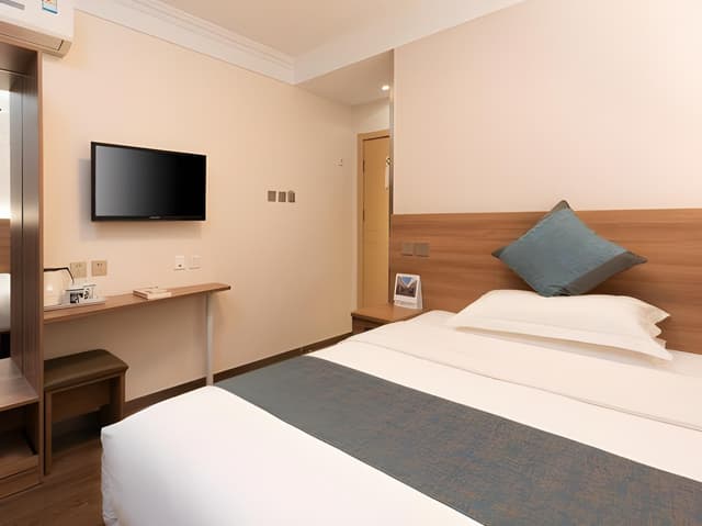 Business Queen Room