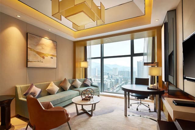 KING EXECUTIVE SUITE - LOUNGE ACCESS