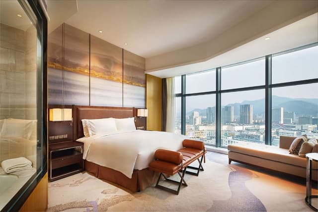 KING EXECUTIVE SUITE - LOUNGE ACCESS