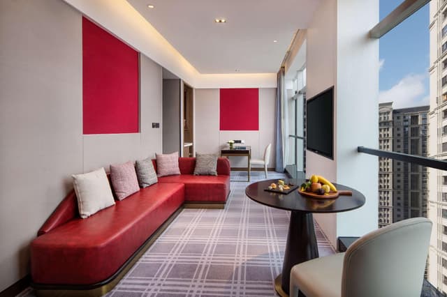 Deluxe Suite