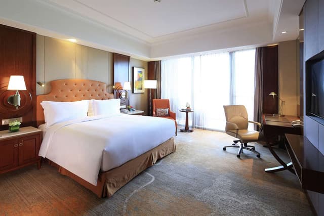 KING GUEST ROOM - BALCONY