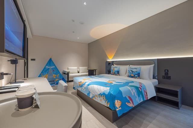 Superior Parent-Kid Room