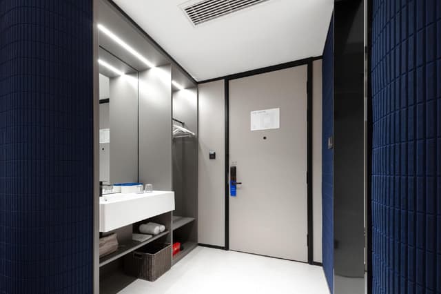 Comfort Queen Room