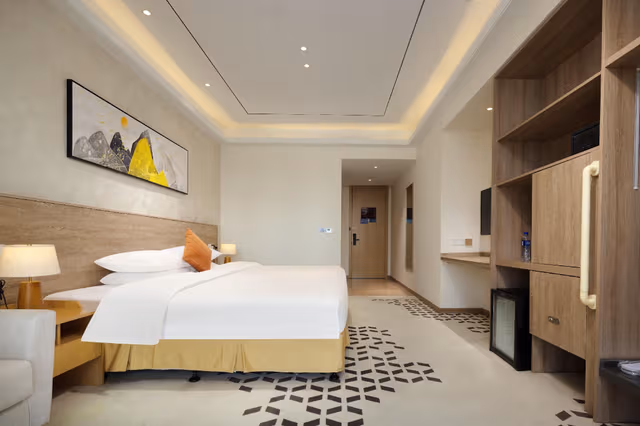 Lake View King Room
