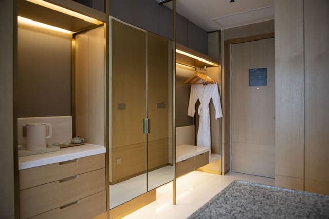Club Room, 1 King Bed