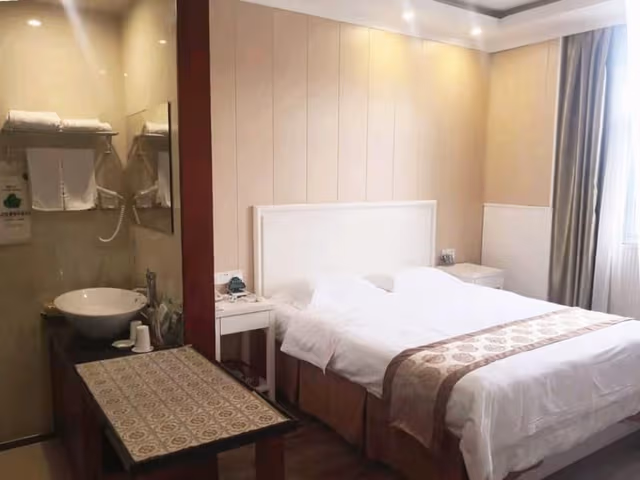 Deluxe Suite