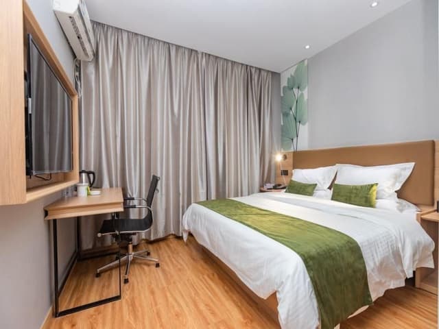 GTI - Business 1 Bed Room, 1.8M Bed
