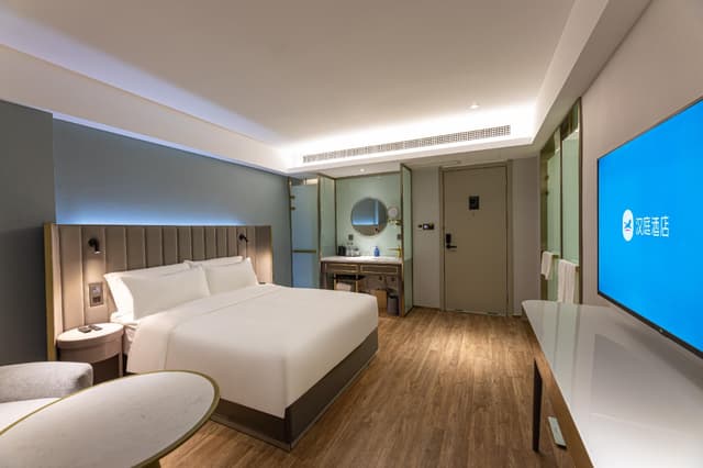 Huazhu - Room With Bed