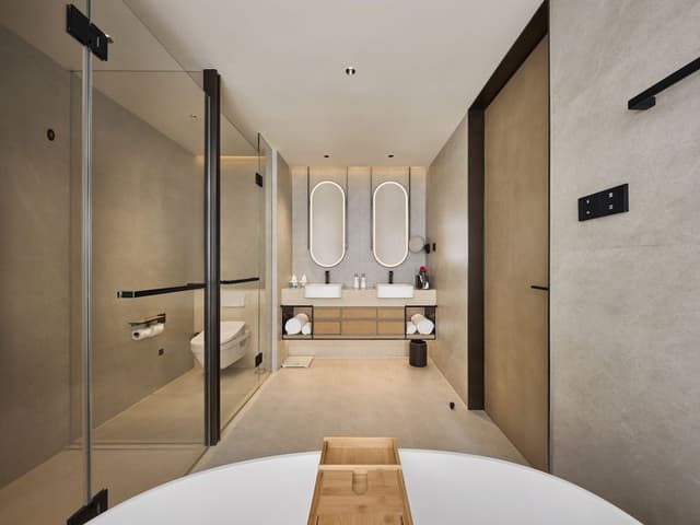 Deluxe Suite, 2 Bedrooms, Club Lounge Access, City View