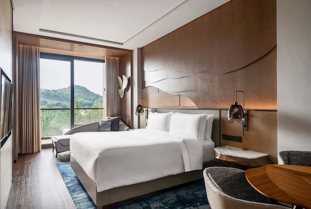 Room, 1 King Bed, Garden View