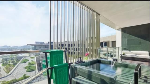 Cloud Terrace Cliff Suite