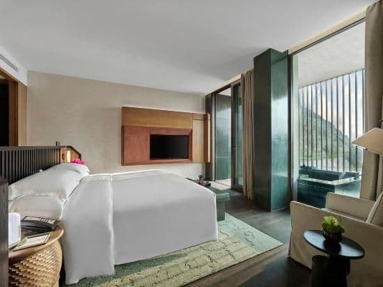 Cloud Terrace Cliff Suite